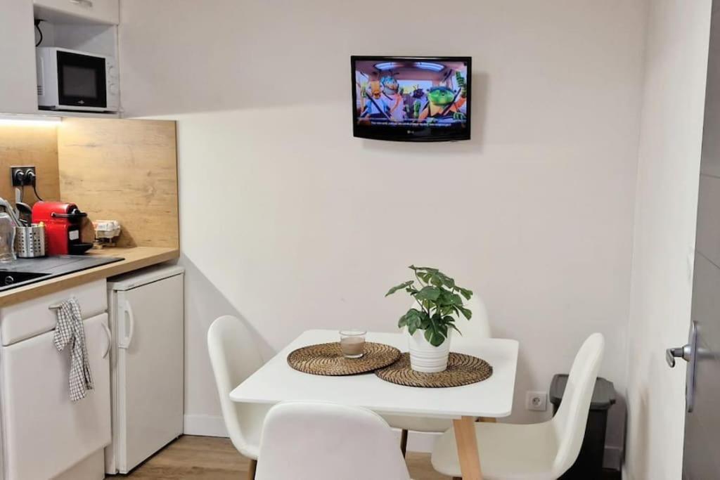 Lourde Center Apartment 3 Bed With Parking Lourdes Esterno foto